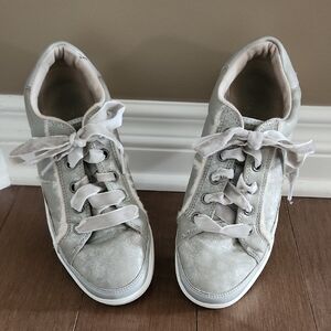 UGG Allana Sneaker Sulver Grey Metallic Leather Fur Low Lace Up